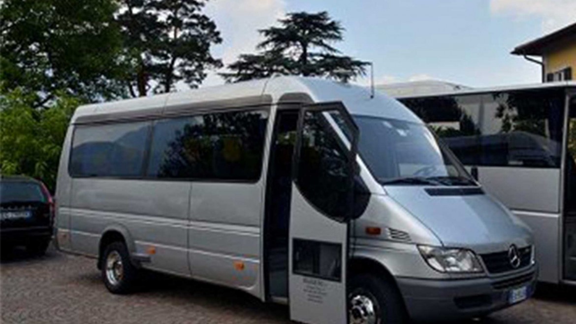 16 seater Bus