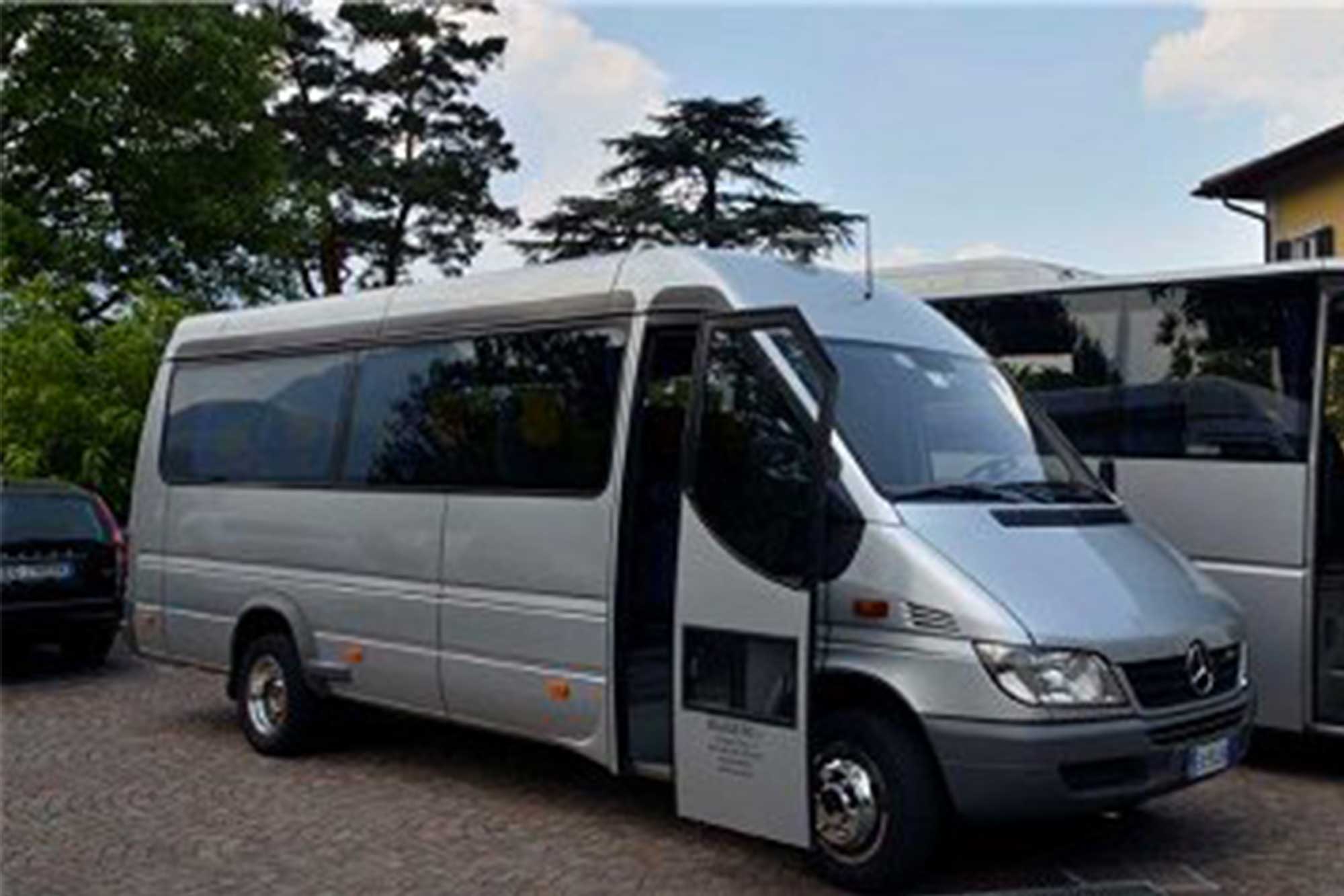 16 seater Bus